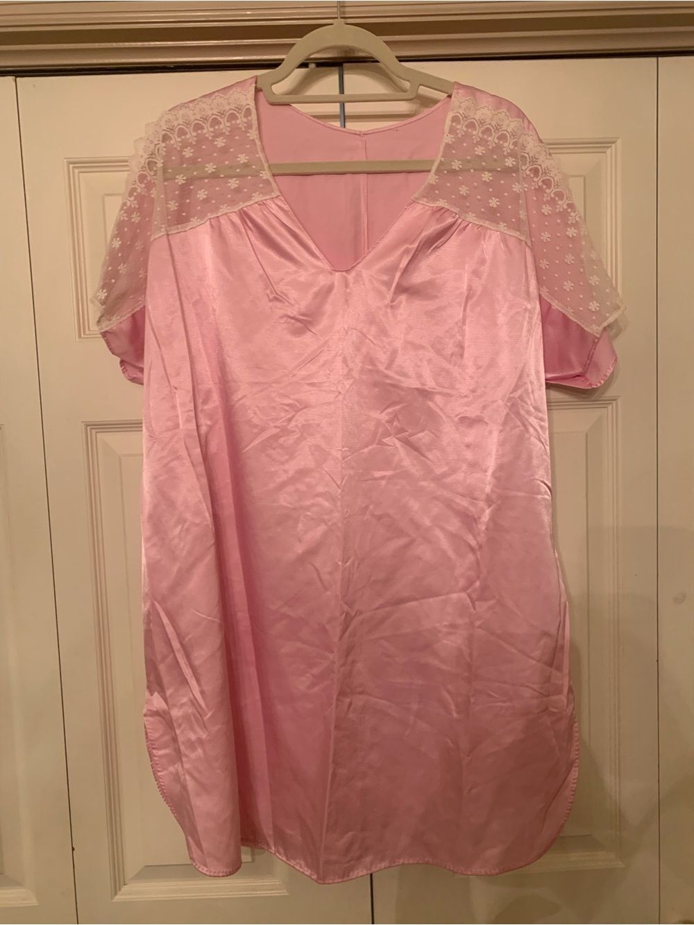 Vintage pink embossed lace trim feminine night gown - Picture 1 of 3